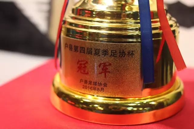 郑钦文淘汰斯维托丽娜晋级四强，称胜利如同喝水一般自然